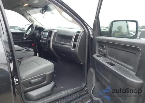 2017 Ram 1500 Express 4X4 6'4 Box z USA, uszkodzony, nr VIN 1C6RR7FT0HS523162